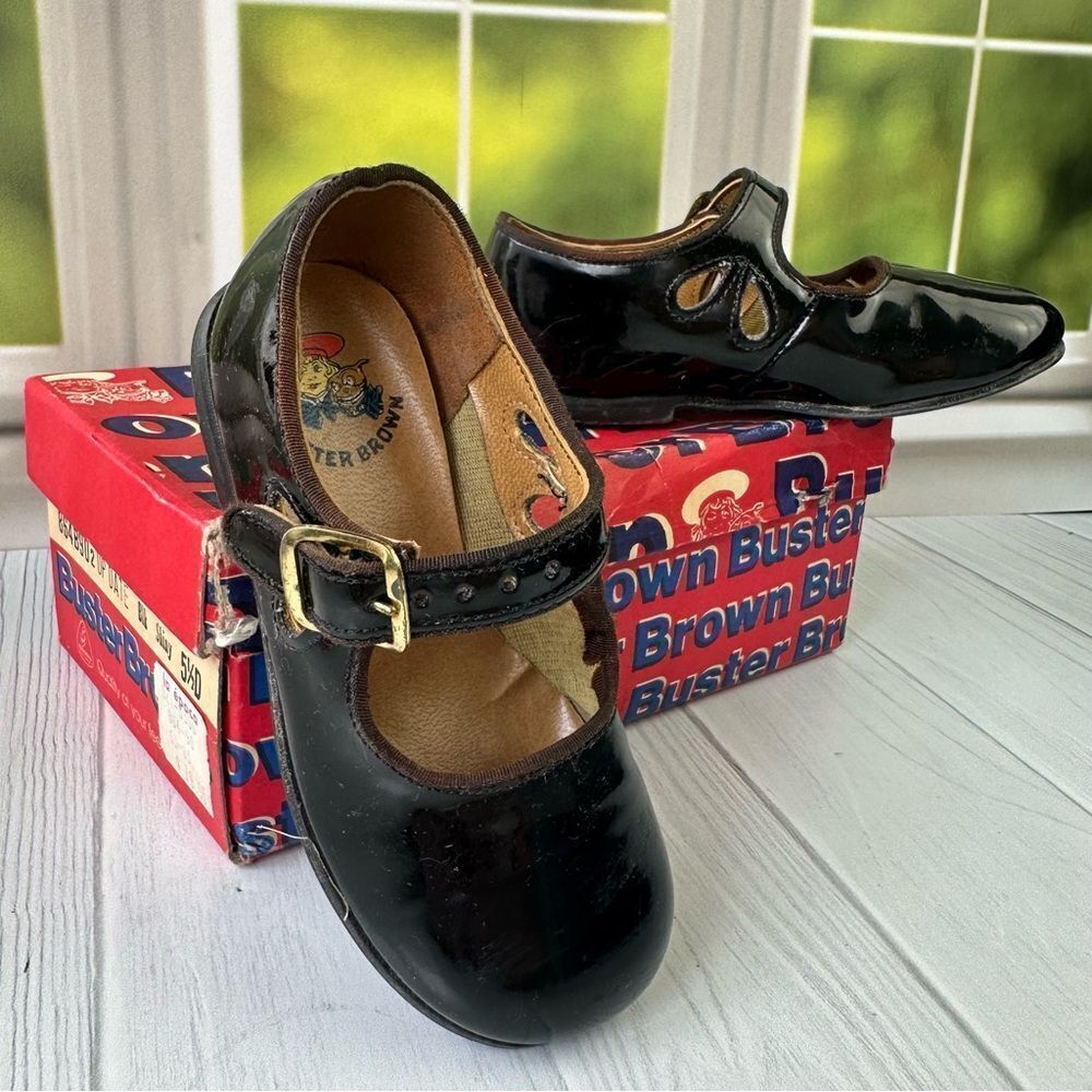 Girl’s Vtg. Buster Browns Patent Leather Black Mary Jane’s Sz 5 1/2
